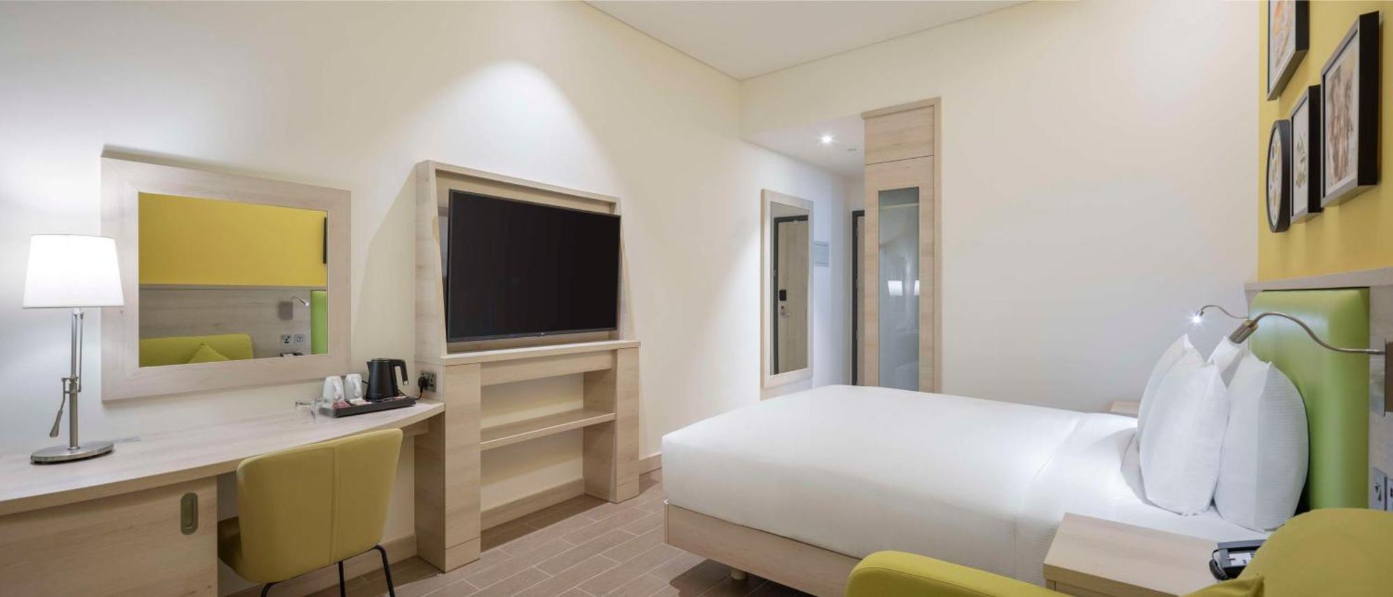 Queen Room with Sofa Bed with beach access